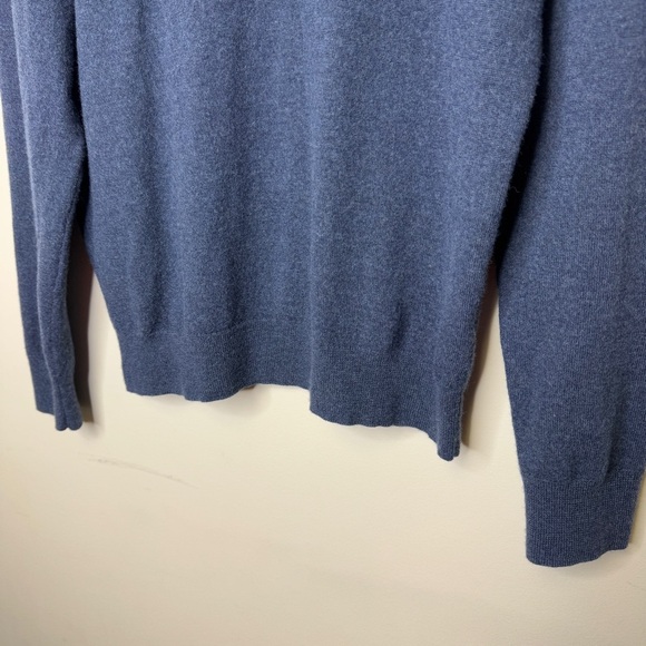 Vintage Black Brown 1826 Extra Fine Merino Wool
Men's Blue V-Neck Cozy Sweater - Picture 2 of 8